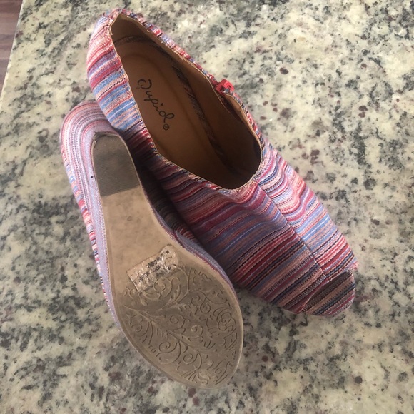 💖5/$25 Quipid rainbow fabric wedges w/ peep toe size 10 - Picture 9 of 10